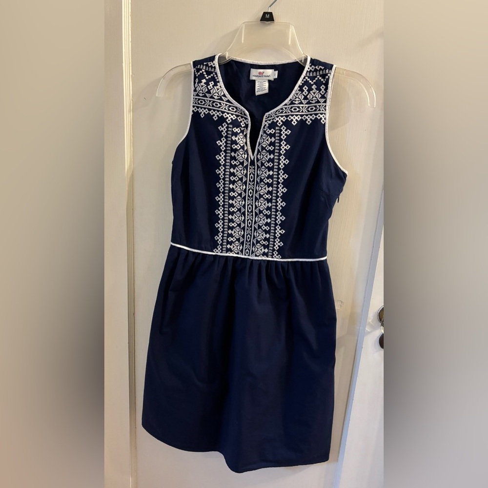 Vineyard Vines Navy and White Embroidered dress size 2